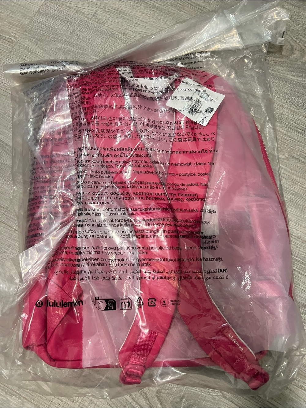NWT lululemon Everywhere Backpack Raspberry Pink - Picture 3 of 4